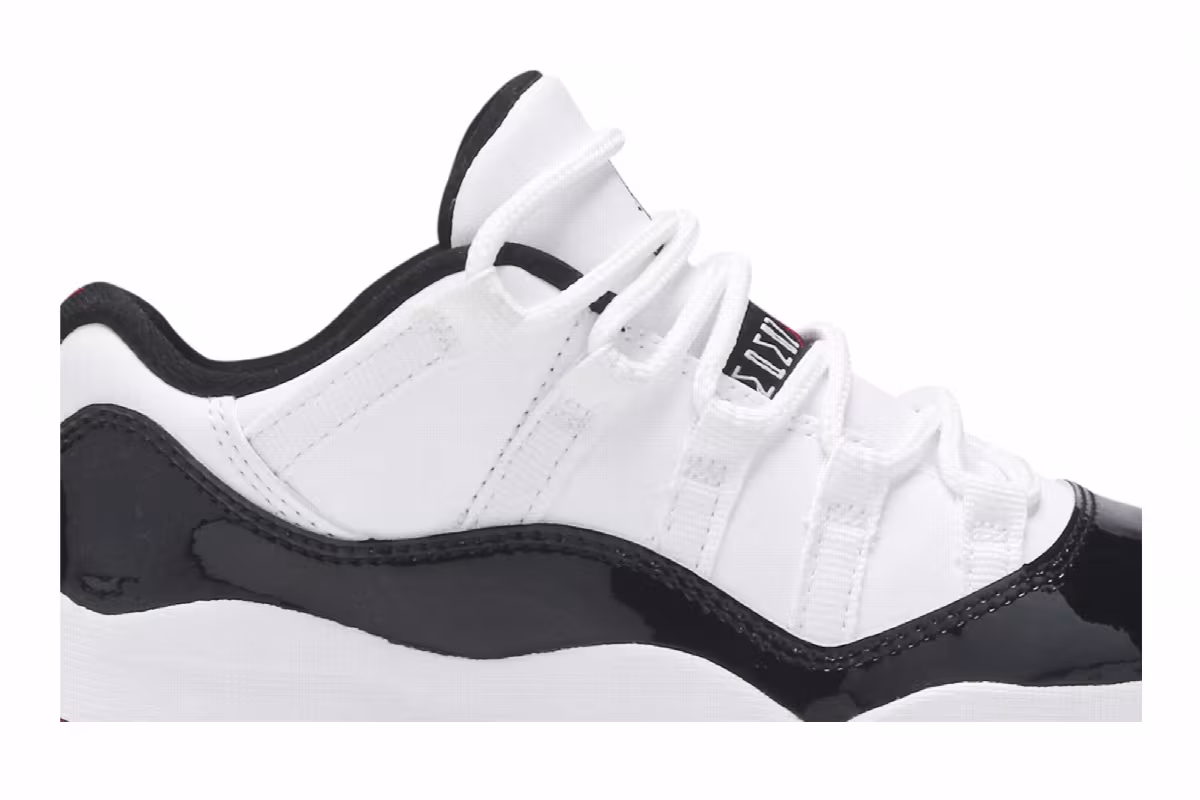 Air Jordan 11 Low PS Concord-Bred, view 3
