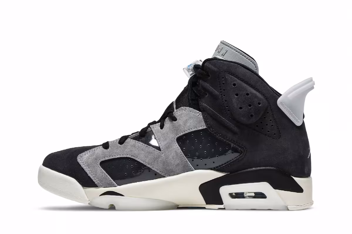 Women's Air Jordan 6 Tech Chrome, view 4