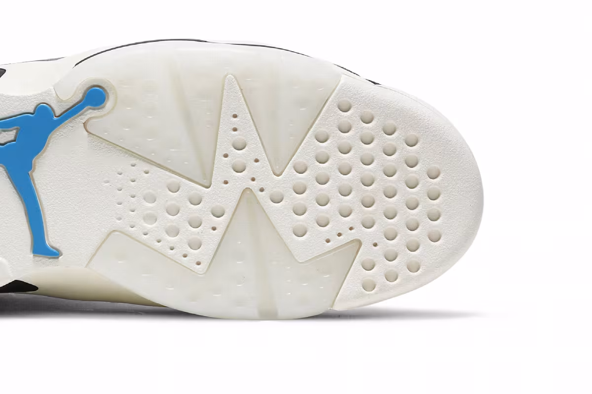 Women's Air Jordan 6 Tech Chrome, view 6