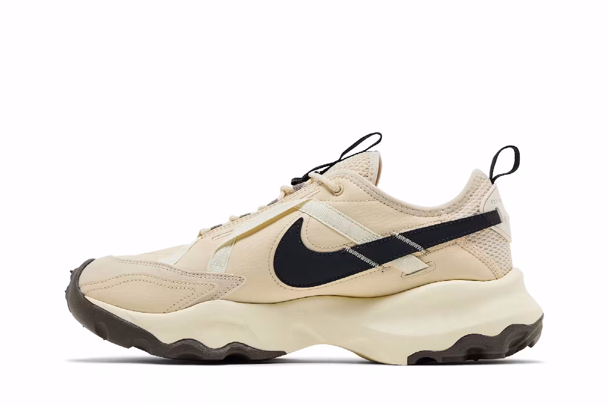 Nike Women's TC 7900 Beach Off Noir, view 4