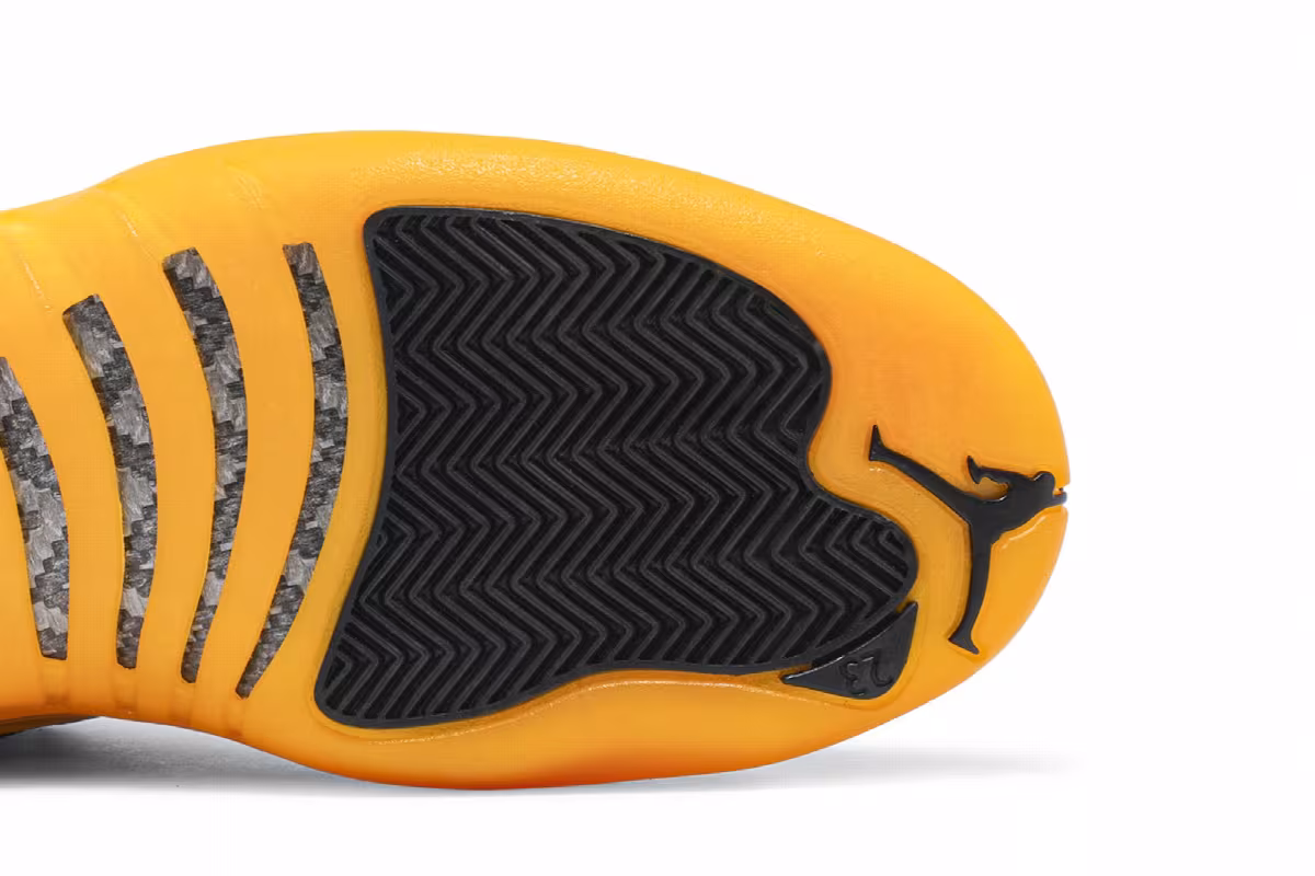 Air Jordan 12 University Gold, view 6