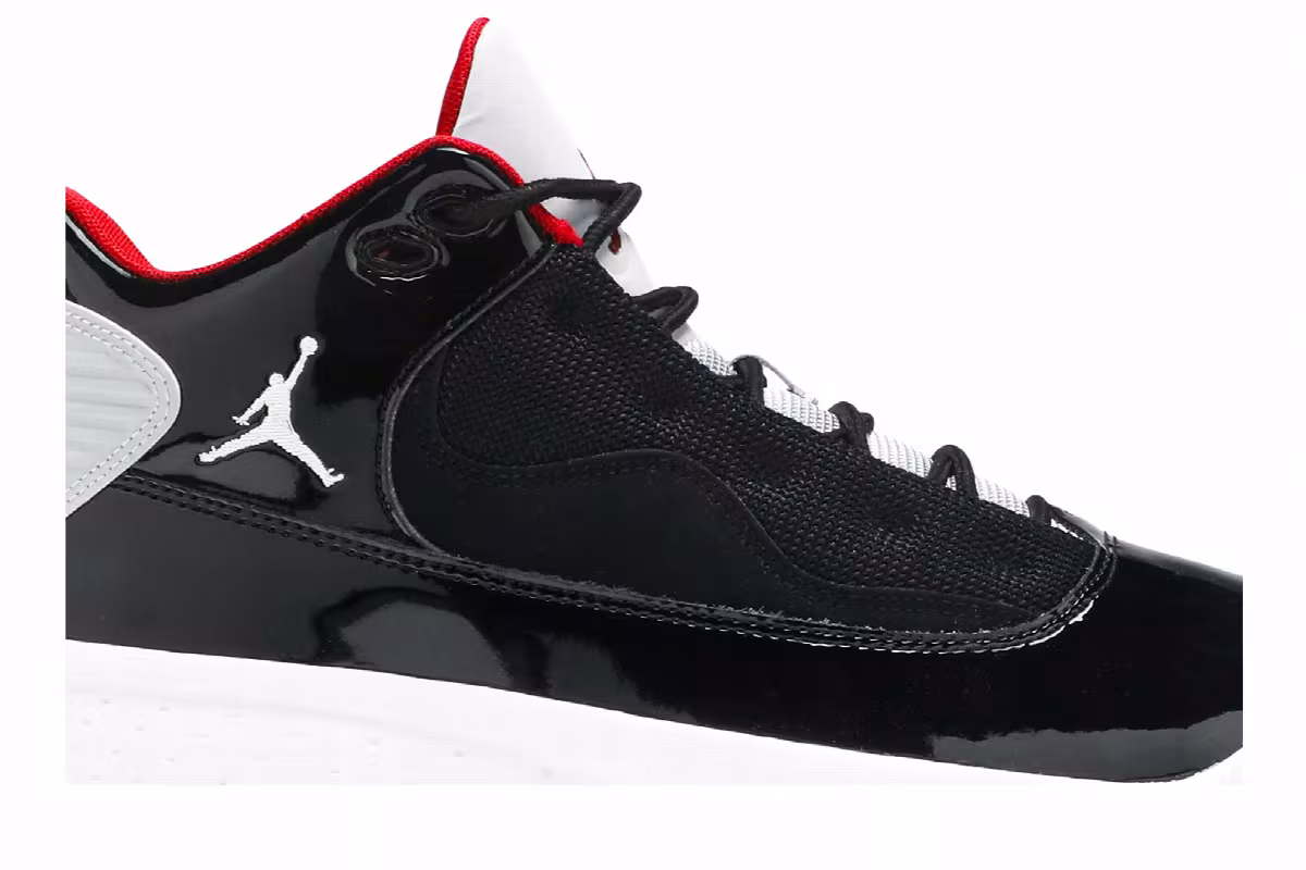 Air Jordan Max Aura 2 Black Cement, view 3