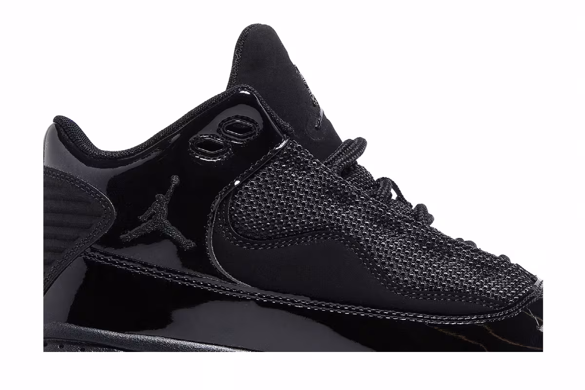 Air Jordan Max Aura 2 GS Triple Black, view 3