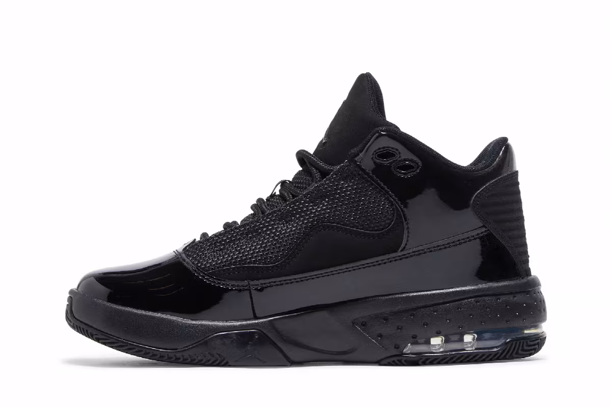 Air Jordan Max Aura 2 GS Triple Black, view 4