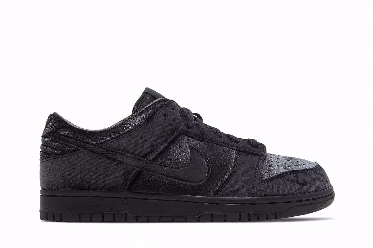 Dover Street Market x Nike Dunk Low Black Velvet, view 2