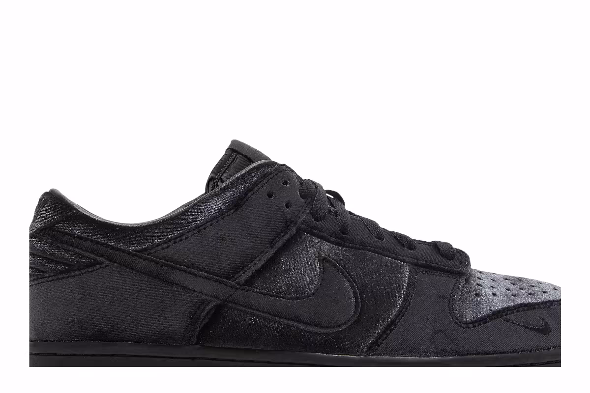 Dover Street Market x Nike Dunk Low Black Velvet, view 3