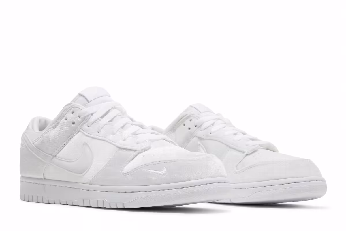 Dover Street Market x Nike Dunk Low White Velvet, view 9
