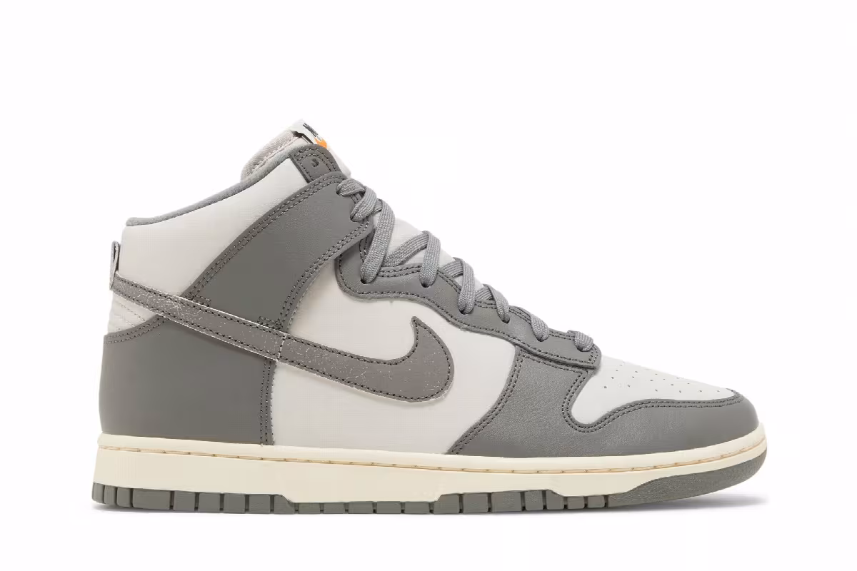 Nike Dunk High SE Light Bone, view 2