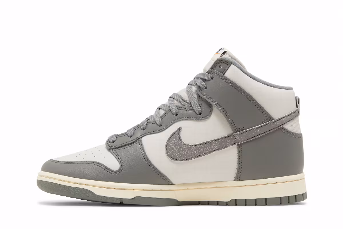 Nike Dunk High SE Light Bone, view 4