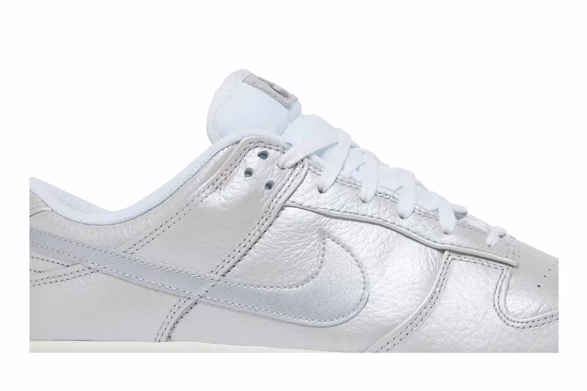 Nike Dunk Low SE Metallic Silver, view 3