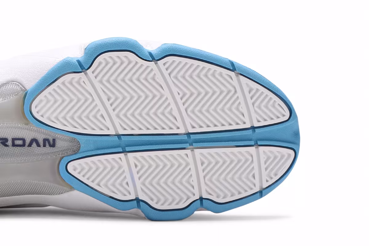 Women's Air Jordan OG UNC, view 6