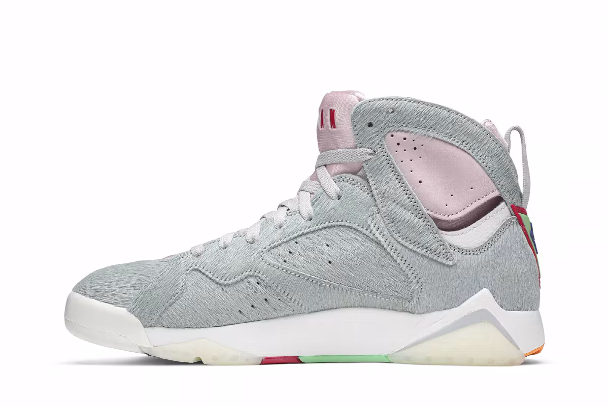 Air Jordan 7 SE Hare 2.0, view 4