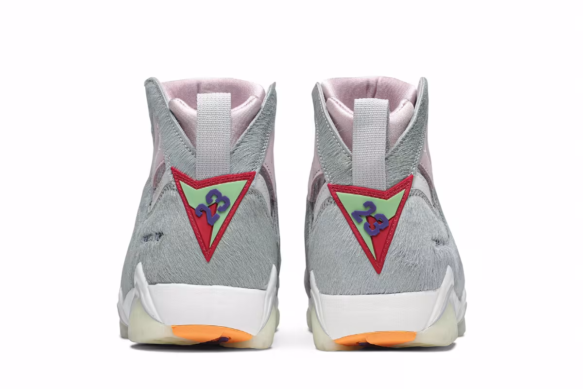 Air Jordan 7 SE Hare 2.0, view 7