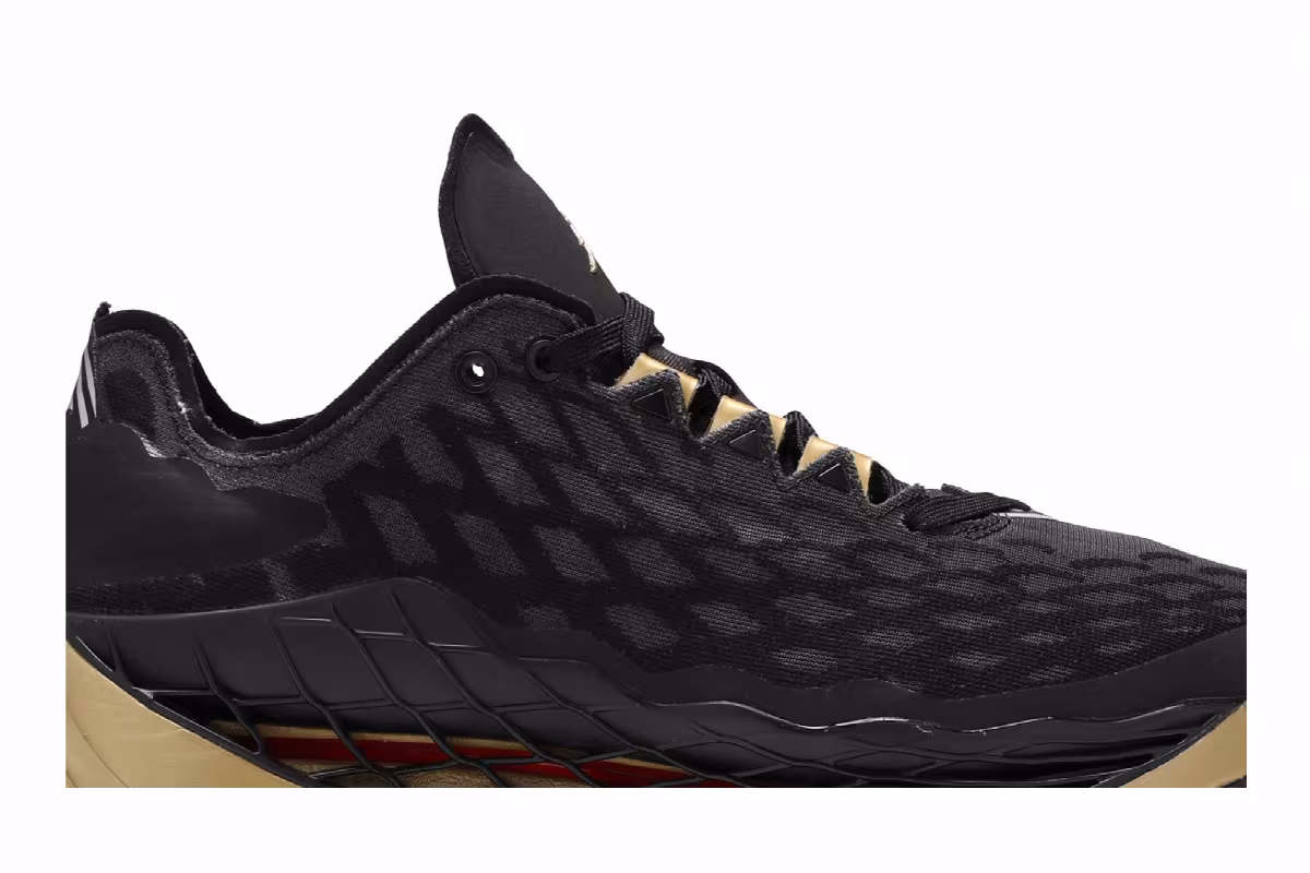 Air Jordan Zoom Trunner Ultimate Black Metallic Gold, view 3
