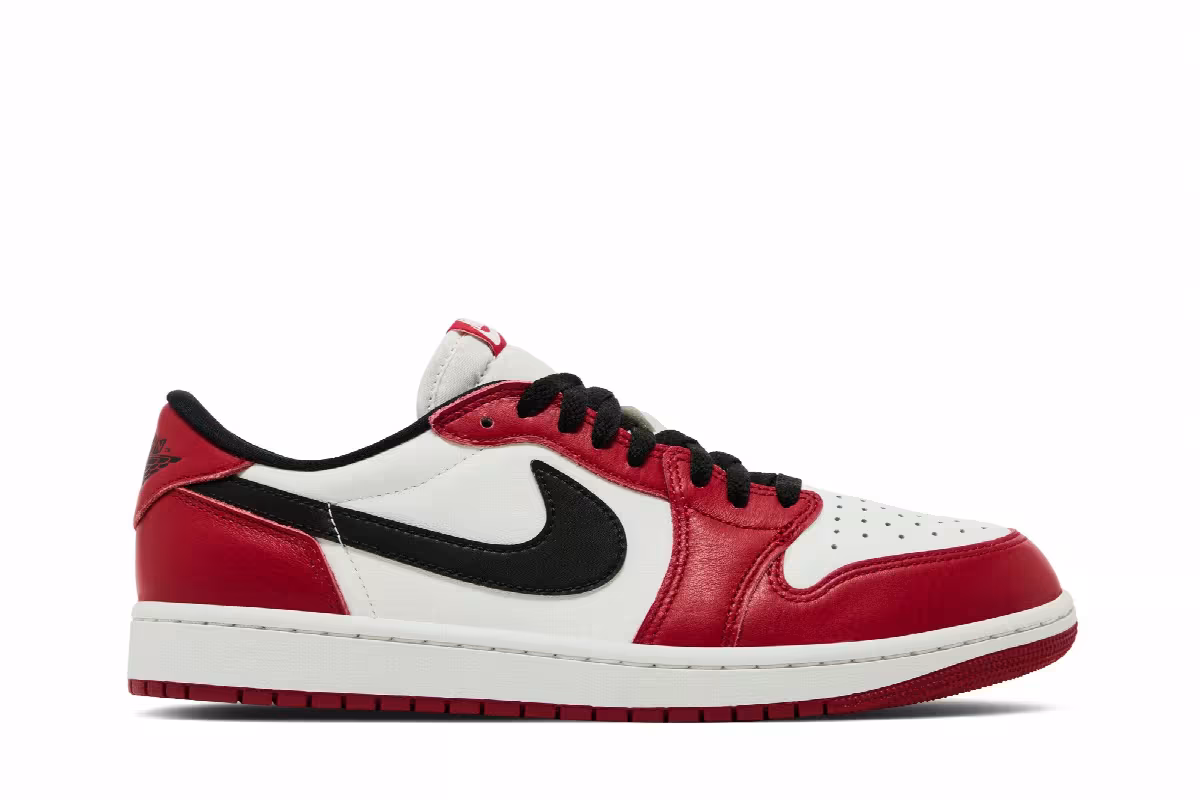 Air Jordan 1 Low OG Chicago 2025, view 2