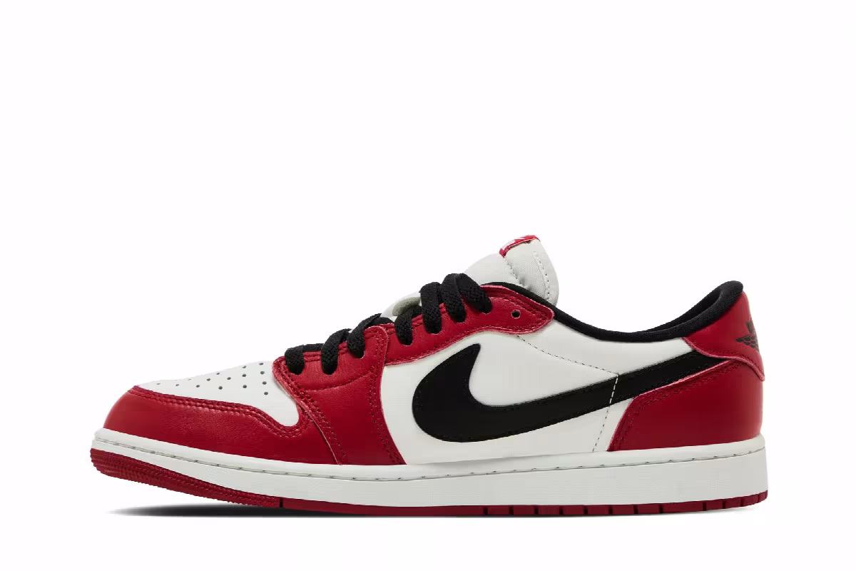 Air Jordan 1 Low OG Chicago 2025, view 4