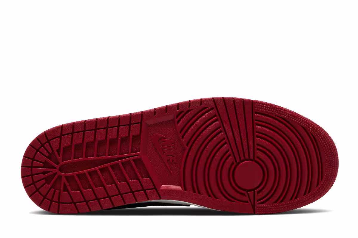 Air Jordan 1 Low OG Chicago 2025, view 5