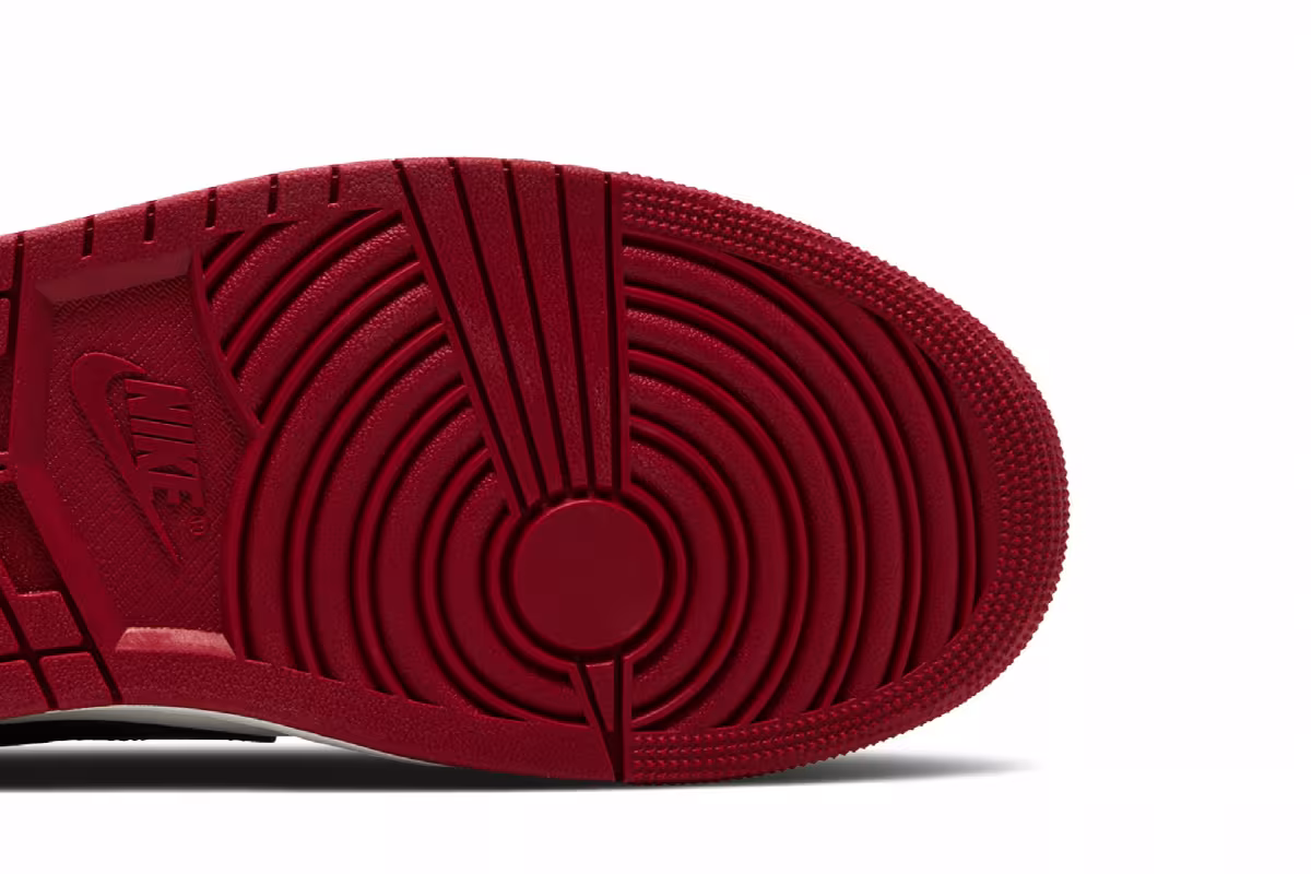 Air Jordan 1 Low OG Chicago 2025, view 6