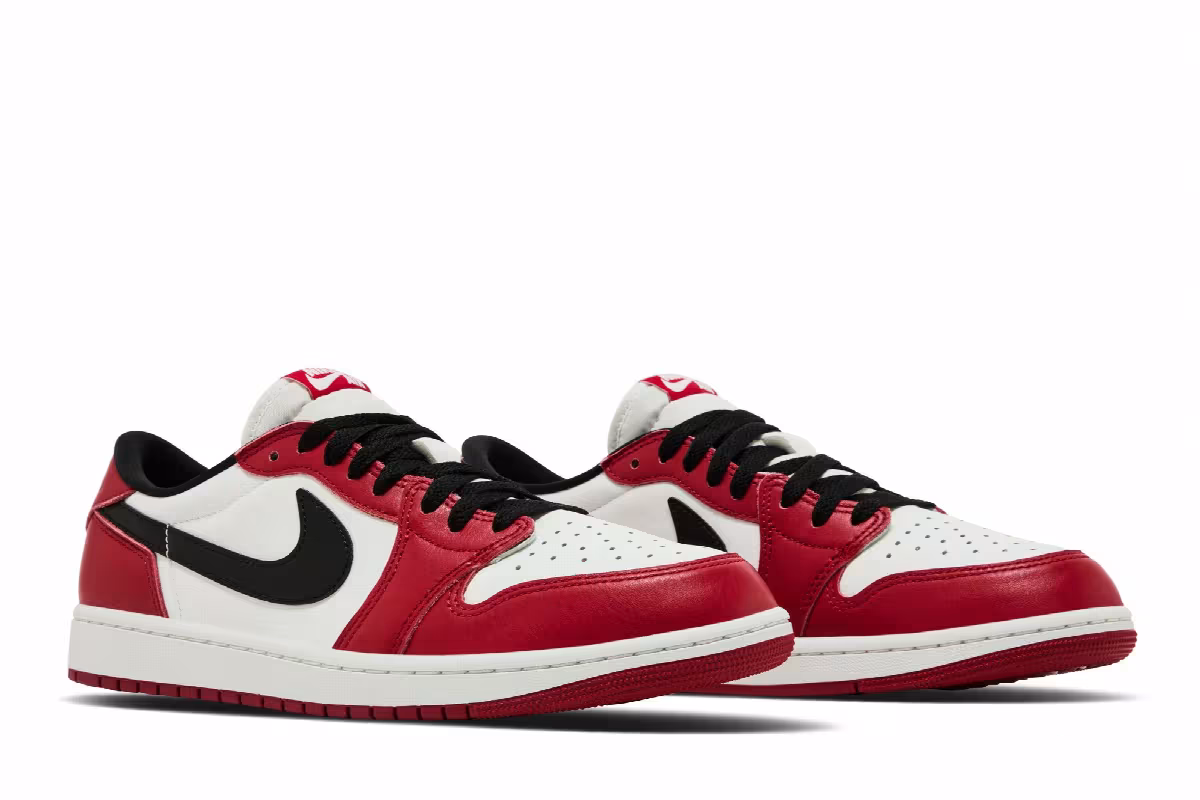 Air Jordan 1 Low OG Chicago 2025, view 9