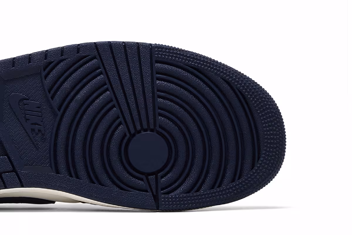 Air Jordan 1 Low OG Obsidian UNC, view 6