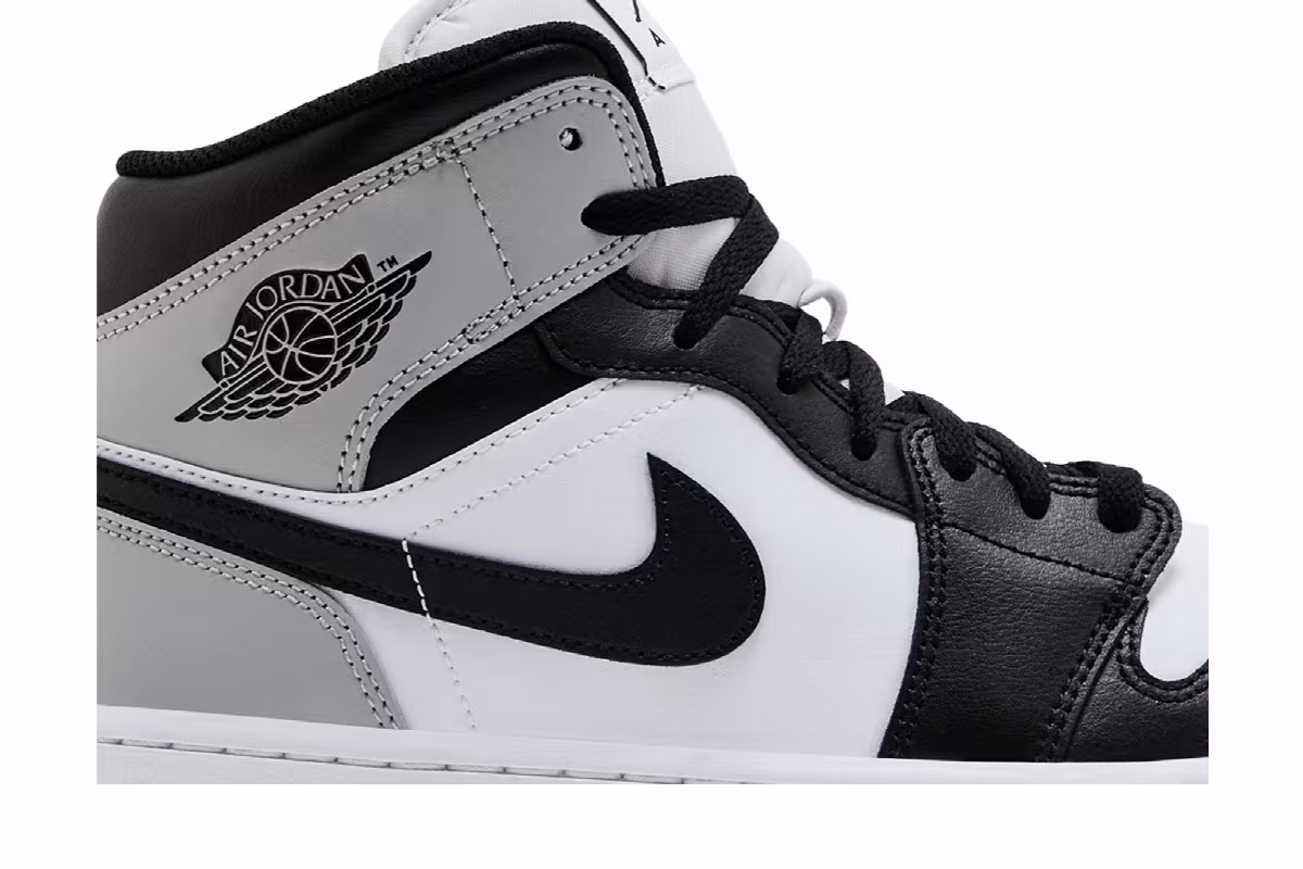 Air Jordan 1 Mid Barons, view 3