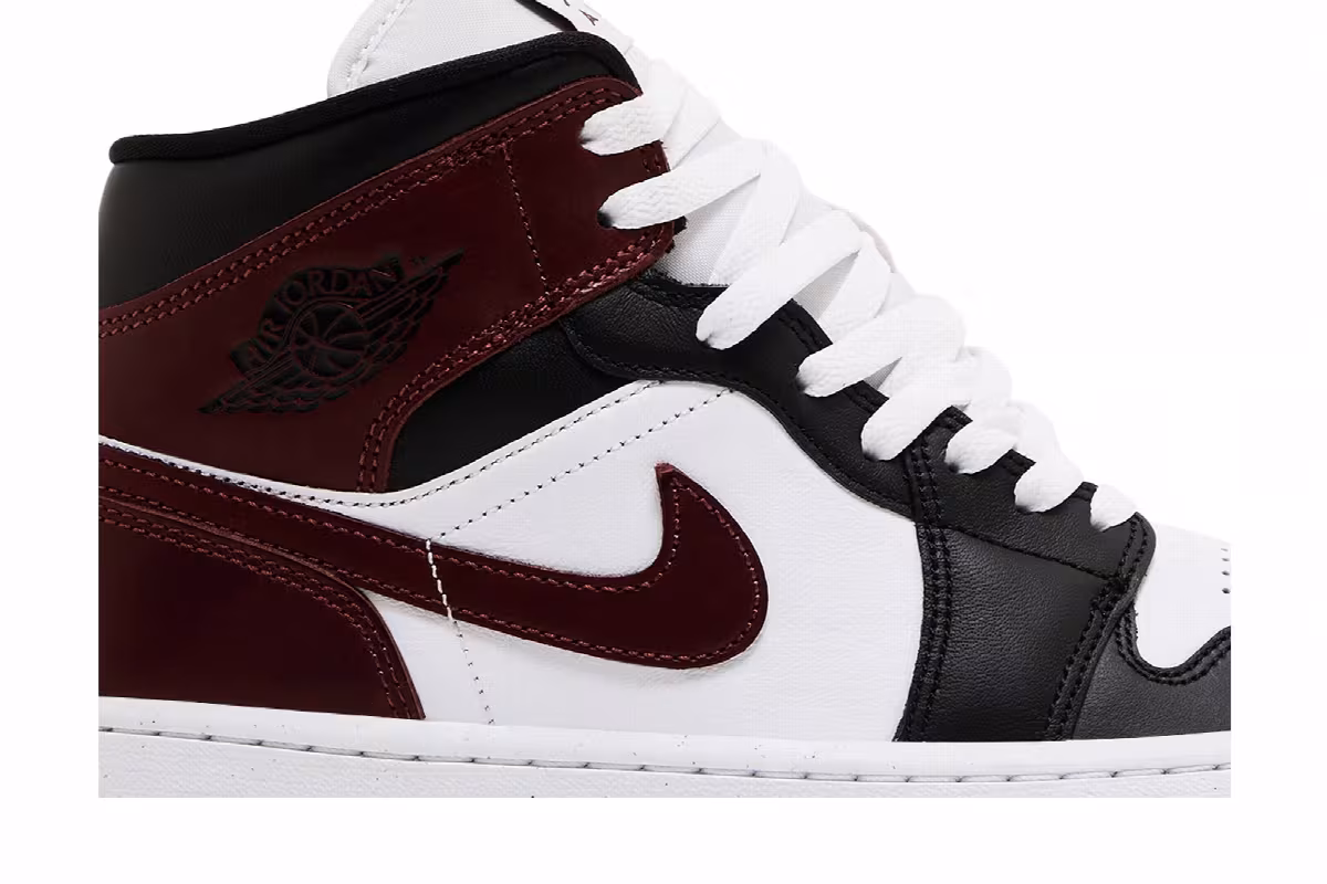 Air Jordan 1 Mid SE Dark Pony, view 3