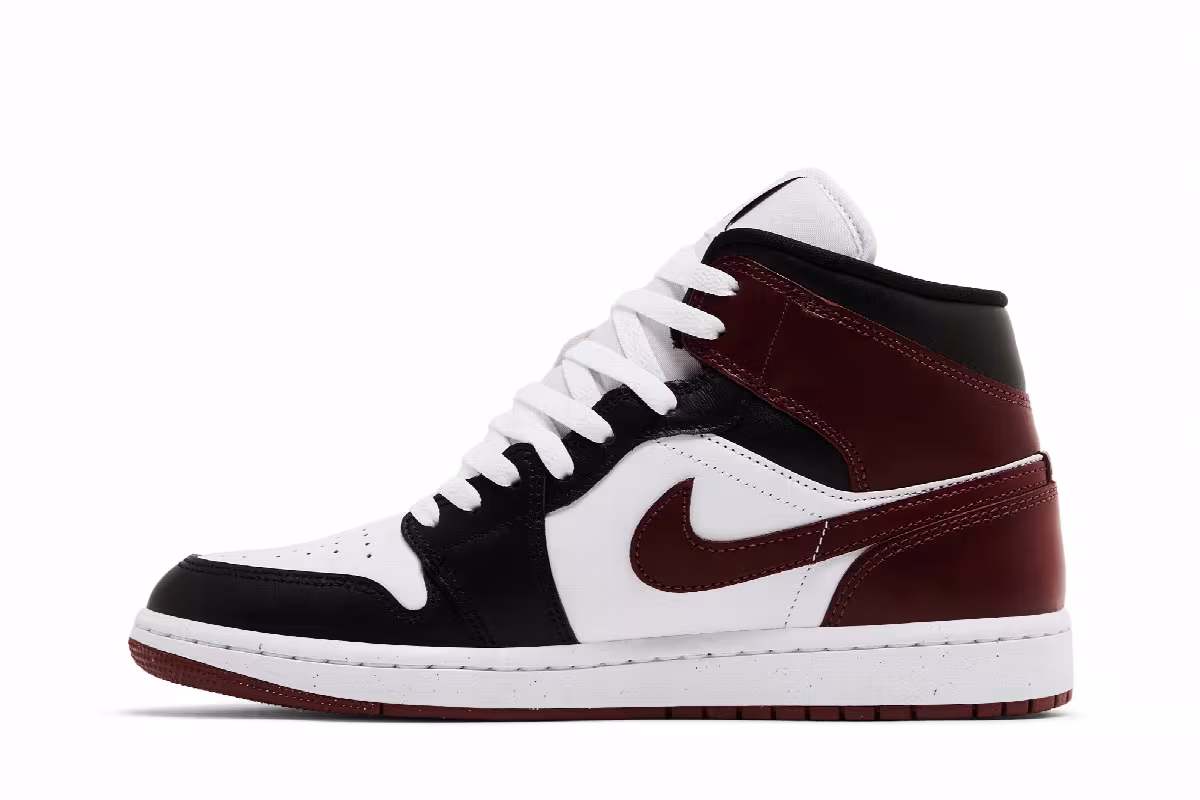 Air Jordan 1 Mid SE Dark Pony, view 4