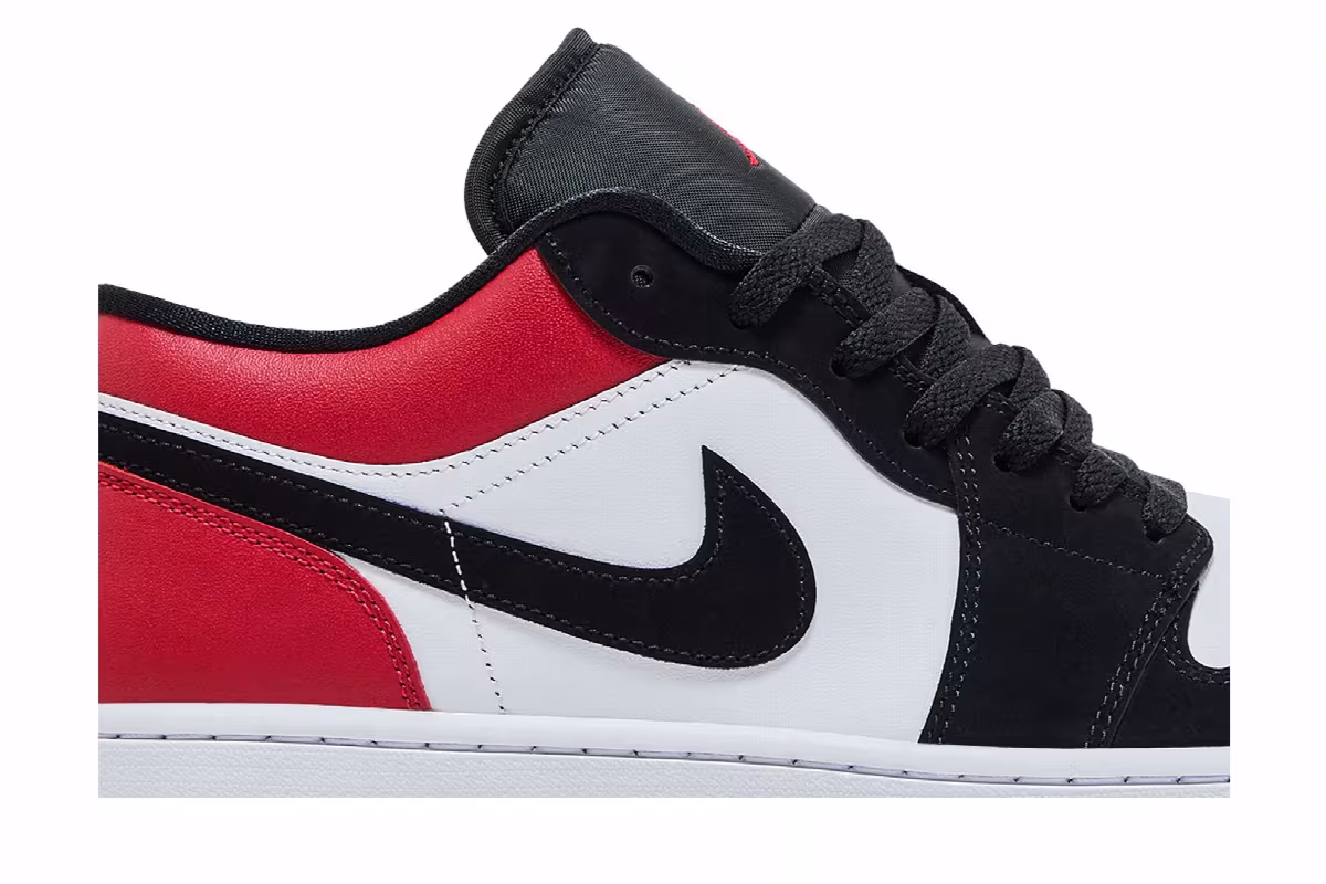 Air Jordan 1 Low SE Black Toe, view 3