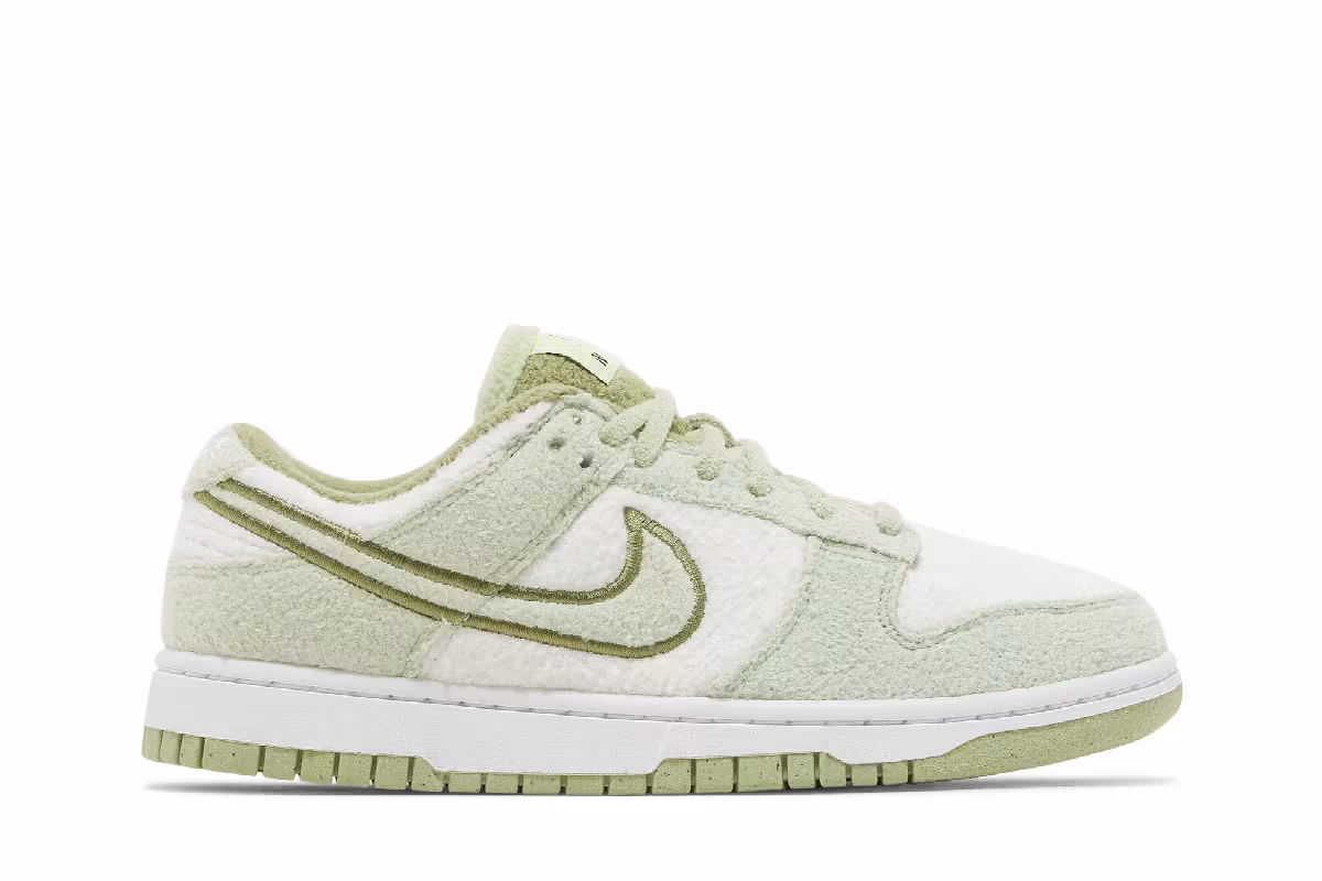 Nike Women's Dunk Low SE Fleece - Honeydew, view 2