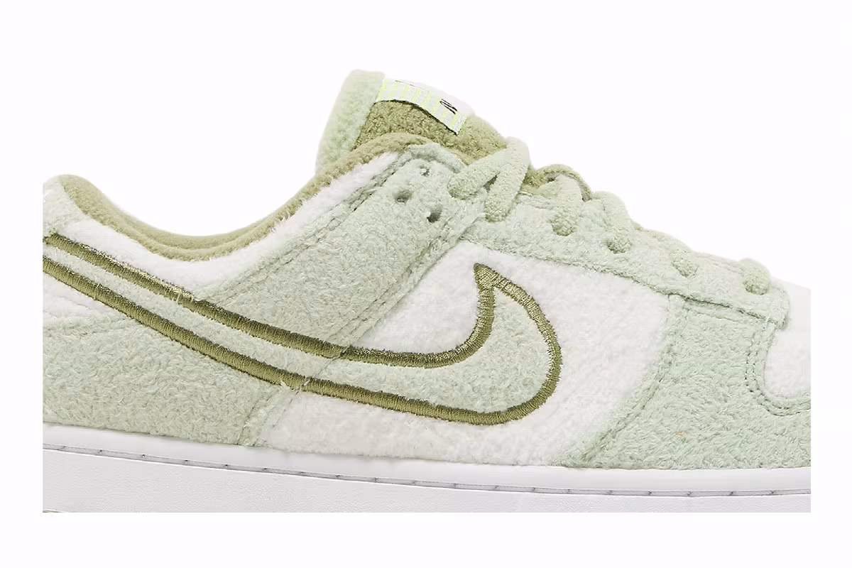 Nike Women's Dunk Low SE Fleece - Honeydew, view 3