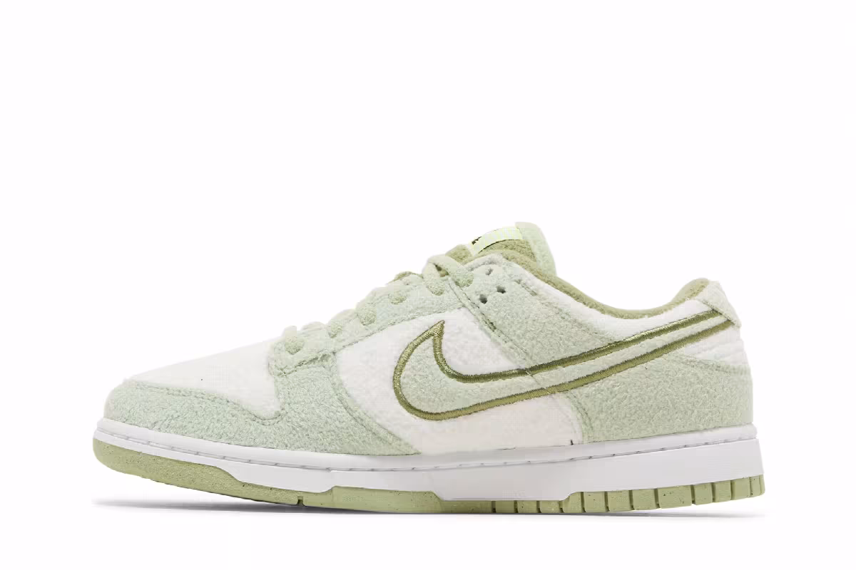 Nike Women's Dunk Low SE Fleece - Honeydew, view 4