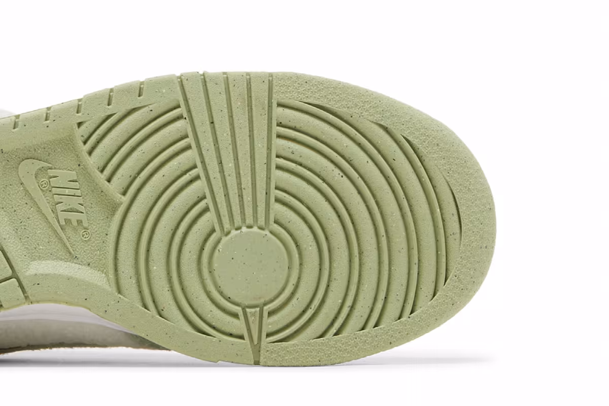 Nike Women's Dunk Low SE Fleece - Honeydew, view 6