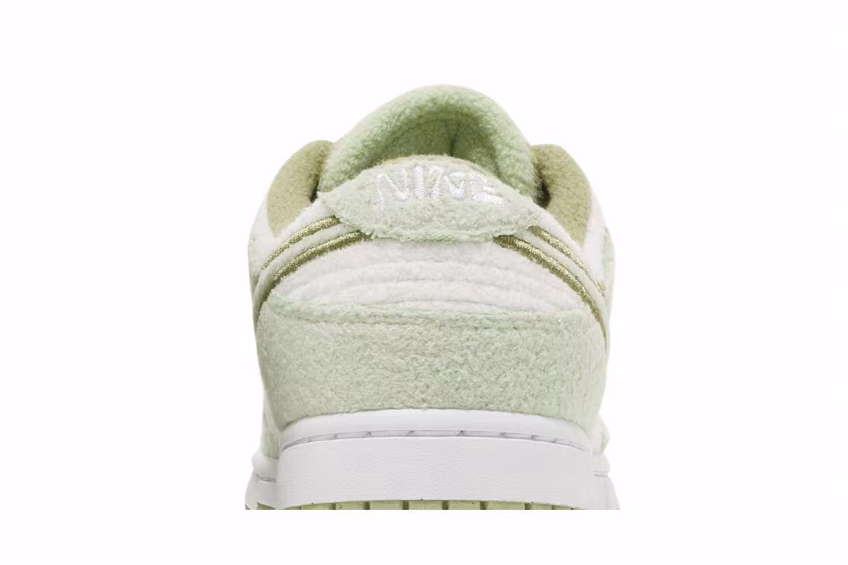 Nike Women's Dunk Low SE Fleece - Honeydew, view 8