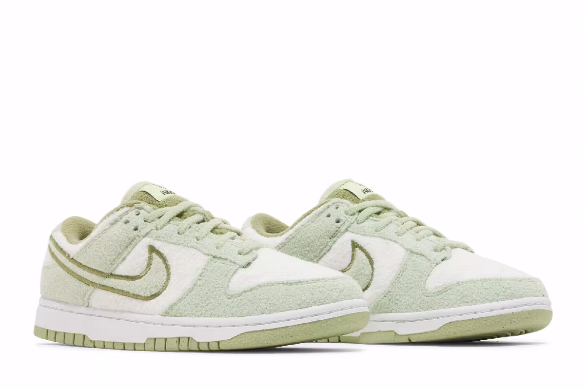 Nike Women's Dunk Low SE Fleece - Honeydew, view 9