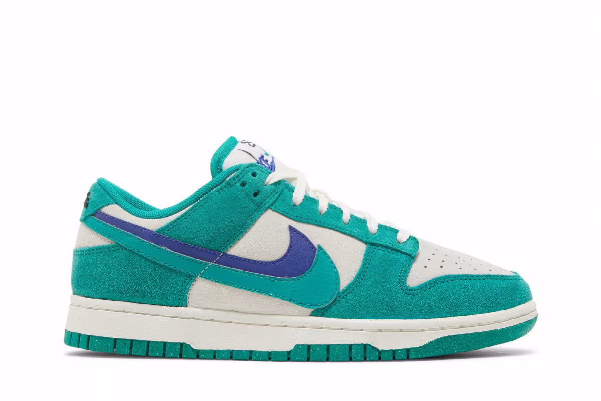 Nike Women's Dunk Low SE 85, view 2