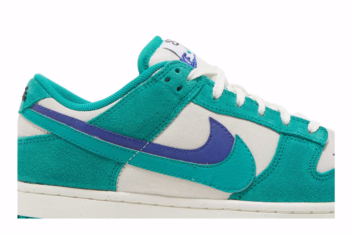 Nike Women's Dunk Low SE 85, view 3