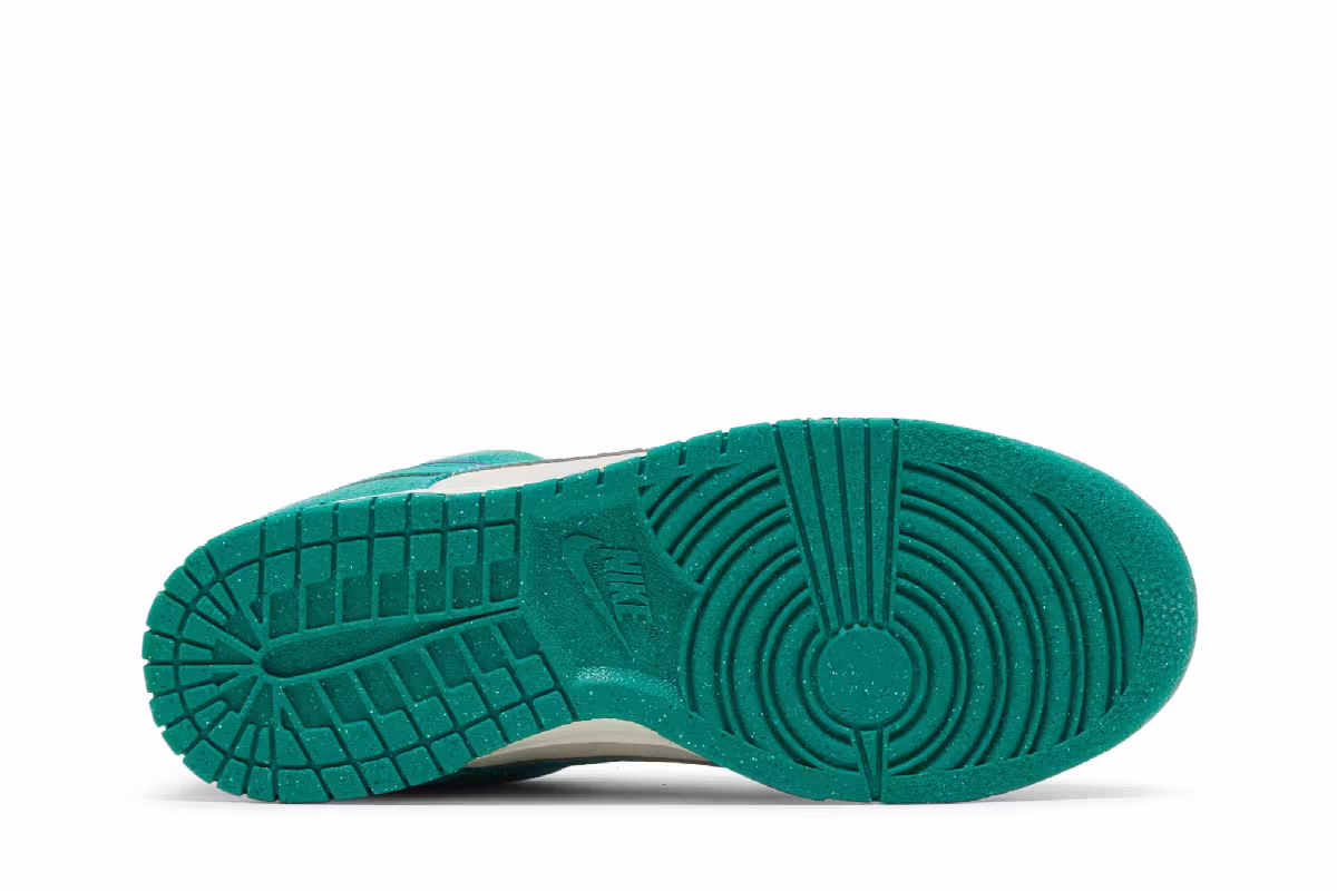 Nike Women's Dunk Low SE 85, view 5