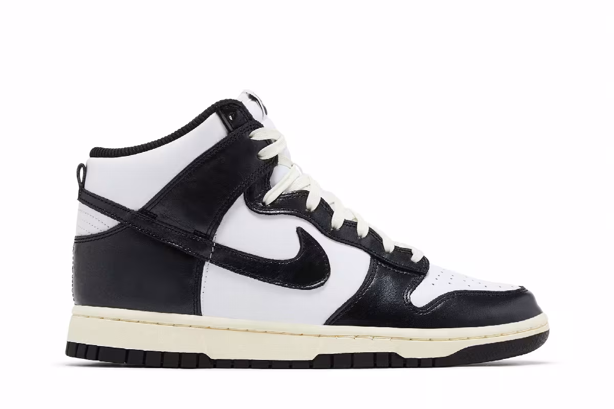 Nike Women's Dunk High Vintage Black, view 2
