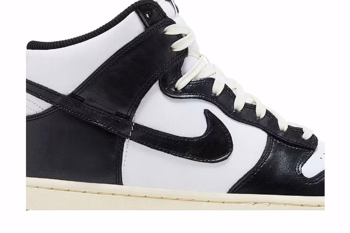 Nike Women's Dunk High Vintage Black, view 3