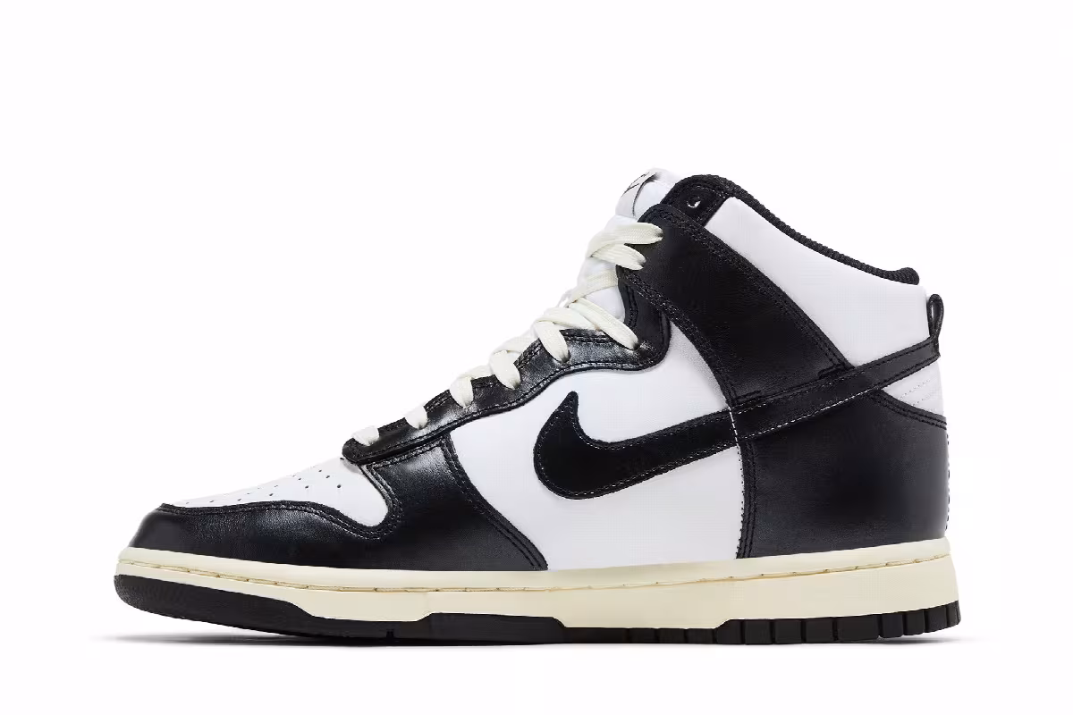 Nike Women's Dunk High Vintage Black, view 4