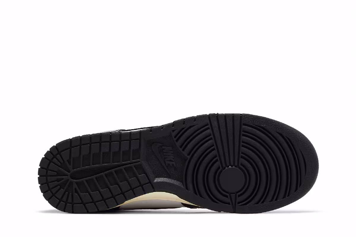 Nike Women's Dunk High Vintage Black, view 5
