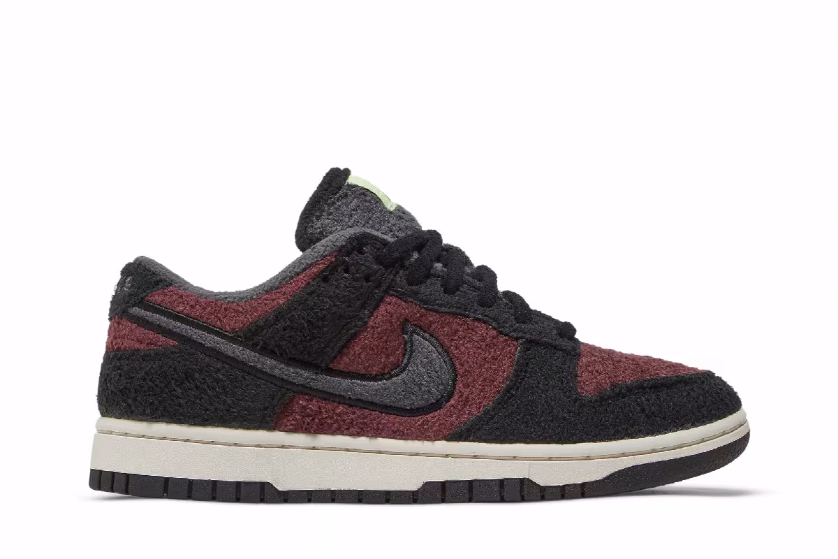 Nike Women's Dunk Low SE Fleece - Burgundy Crush, view 2