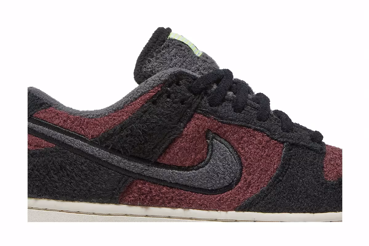 Nike Women's Dunk Low SE Fleece - Burgundy Crush, view 3