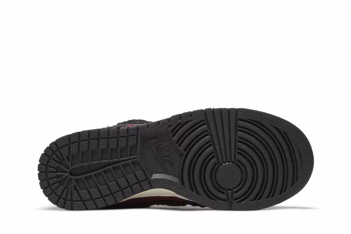 Nike Women's Dunk Low SE Fleece - Burgundy Crush, view 5