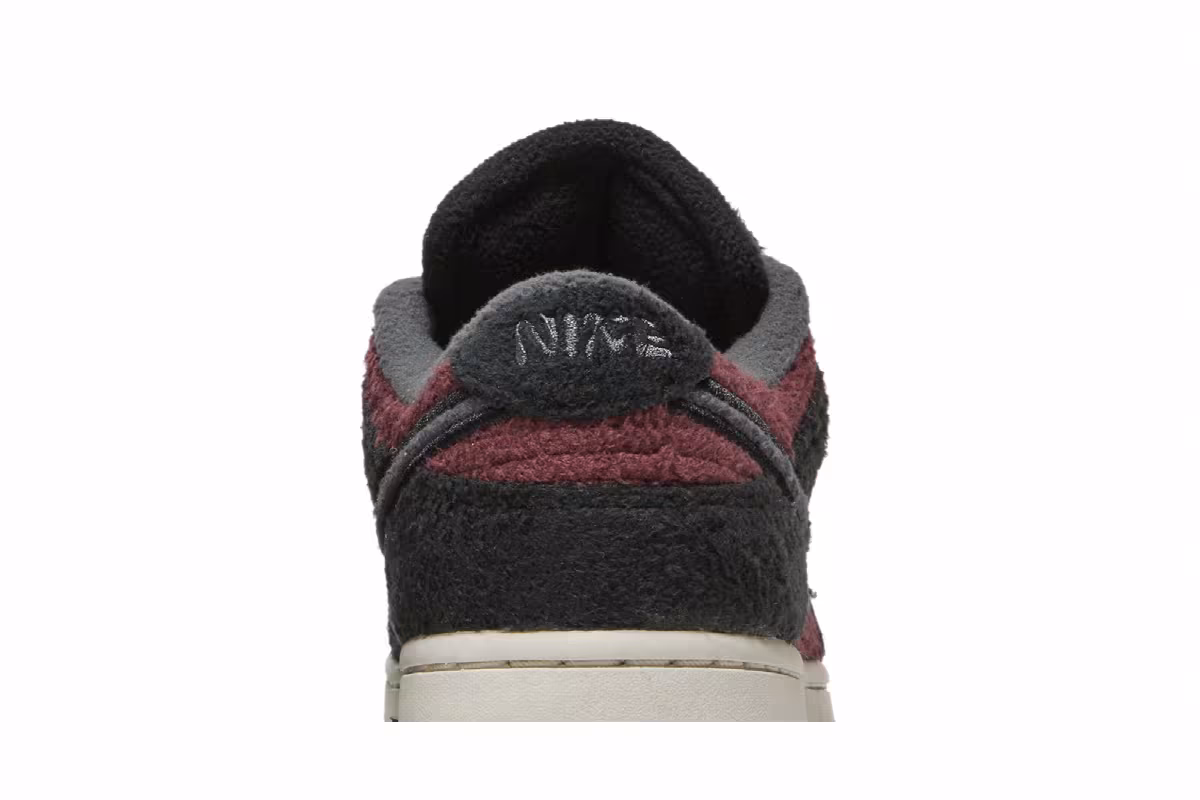 Nike Women's Dunk Low SE Fleece - Burgundy Crush, view 8