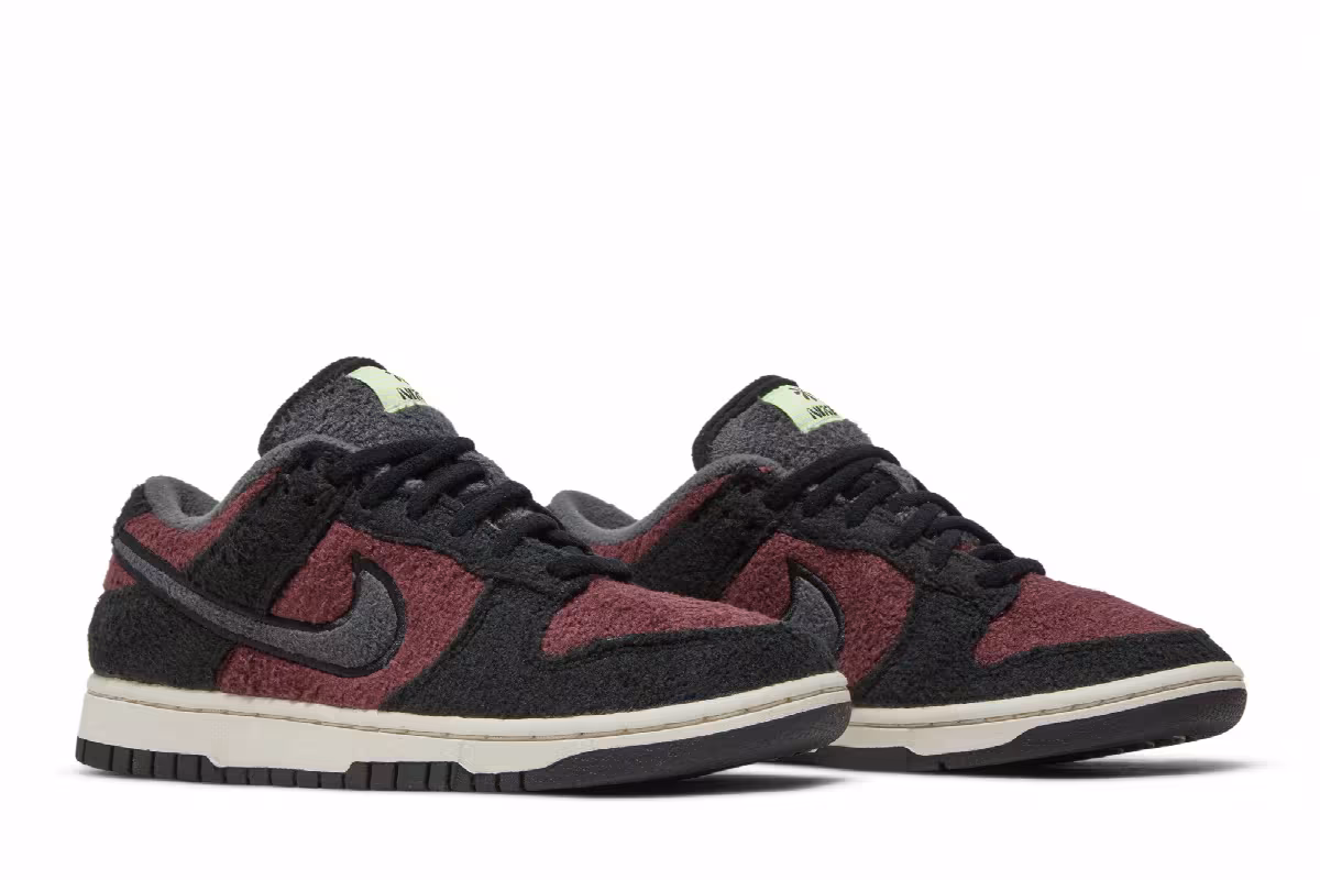 Nike Women's Dunk Low SE Fleece - Burgundy Crush, view 9