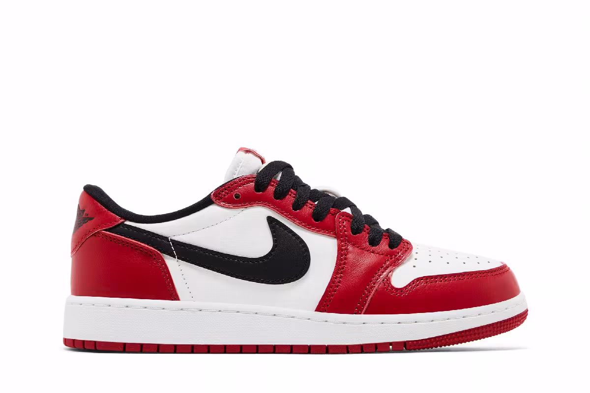 Air Jordan 1 Low OG GS Chicago 2025, view 2