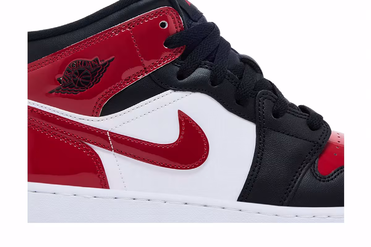 Air Jordan 1 Mid SE GS Patent Bred Toe, view 3