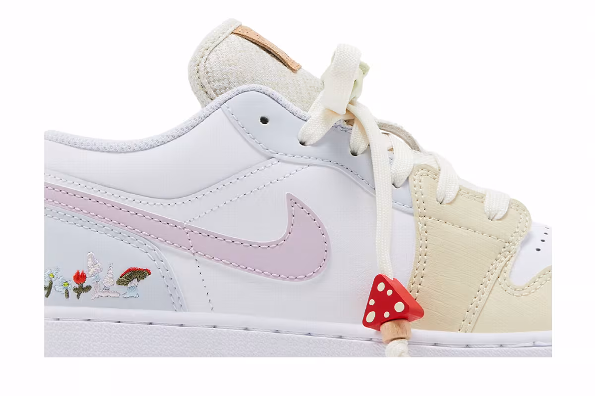 Air Jordan 1 Low GS Mushroom, view 3