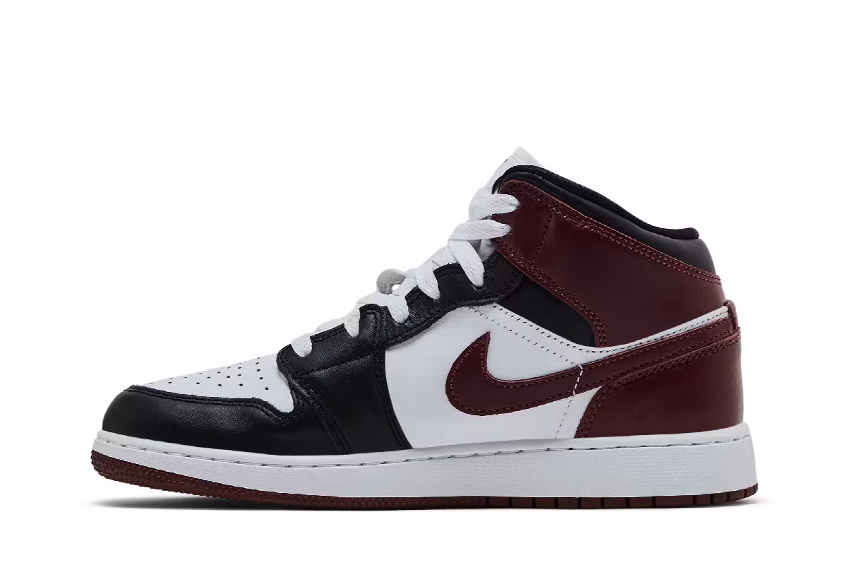 Air Jordan 1 Mid SE GS Dark Pony, view 4
